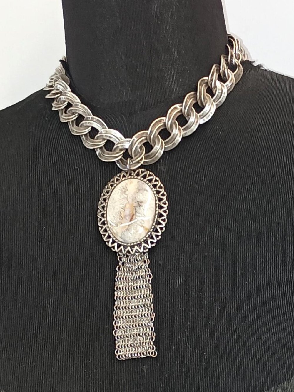 Ferrara Whiting & Davis choker
